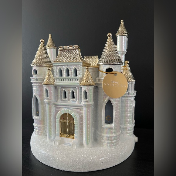 NEW 2026 Bath & Body Works Disney Princess Light Up Castle 3-Wick Candle Holder - Picture 3 of 11